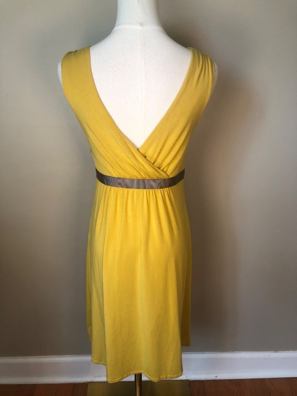 Boden V Neck Yellow Sleeveless Sheath Dress With Rhinestone Detail Size 4R - Picture 4 of 12